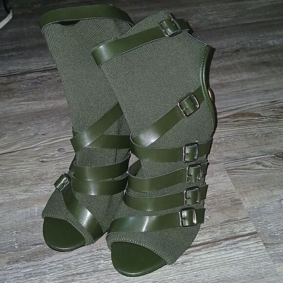 Nicole Miller Army green strappy open toe strappy heels  Sz 9 EUC - Picture 1 of 8